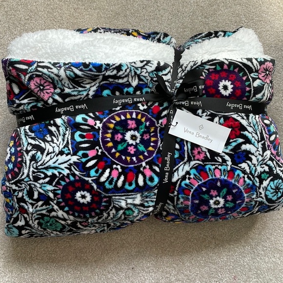 Vera Bradley Bedding Nwt Vera Bradley Blanket 72x5 Medallion Blue